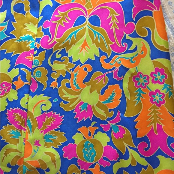 Brilliant patterned, vintage, form fitting dress - Picture 2 of 8